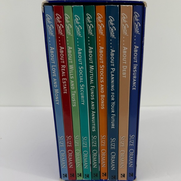 Financial Reference Library Set - Blue - Picture 3 of 7